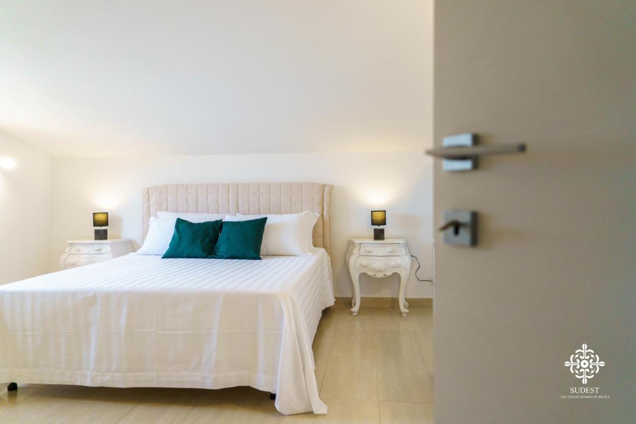 Villa Vittoria - Waterfront House Augusta Kültér fotó