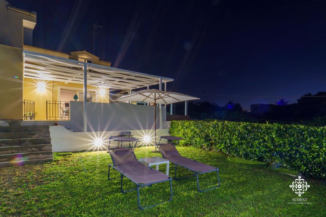 Villa Vittoria - Waterfront House Augusta Kültér fotó