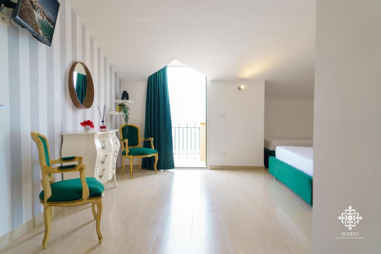 Villa Vittoria - Waterfront House Augusta Kültér fotó